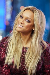 tyra-banks-appeared-on-mtv-trl-in-new-york-2.jpg