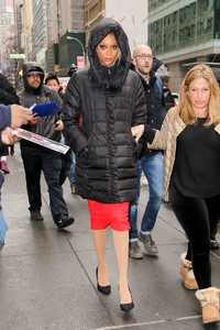 tyra-banks-arriving-at-the-today-show-in-nyc-5.jpg