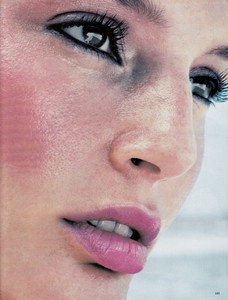 uk_vogue_june_2002_39.thumb.jpg.ab42507eebd7003589a1c098b9524b4e.jpg