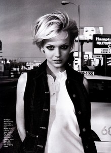 us_elle_april_1996_16.thumb.jpg.d667ffa2c05e0fa8dd657232f9a1b89d.jpg