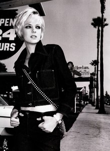 us_elle_april_1996_18.thumb.jpg.061818b1f906b7de979c5e81665394e7.jpg
