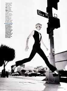 us_elle_april_1996_19.thumb.jpg.31b56131c0475f63b9345bcb8ce5be69.jpg
