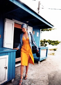us_elle_dec_1996_4.thumb.jpg.26392808406f5a4a1f1efeef96528cd6.jpg