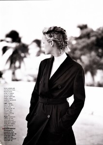 us_elle_dec_1996_5.thumb.jpg.70bfde237351f8aebcb1dc735c419f18.jpg