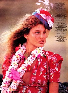 us_elle_june_1995_36.thumb.jpg.09432be2517f93153874b167c7f97459.jpg