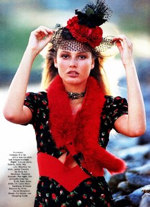 us_elle_june_1995_38.thumb.jpg.05aafe921c5559cdb30039d7279386b3.jpg