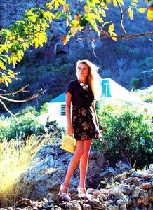 us_elle_june_1995_39.thumb.jpg.7f7f09f91903905b79f979fbab6c35cd.jpg