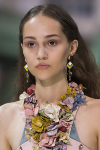 valentino-clp-rs18-0449.thumb.jpg.93c21176dc17b004dc77ceecff351380.jpg