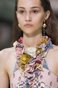 valentino-clp-rs18-0450.thumb.jpg.a2e74eb9a2937c268080269bf3f1166e.jpg