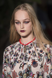 valentino-clpa-rf17-0098.thumb.jpg.ebd066e3fd60680f7de93ada2362afb2.jpg
