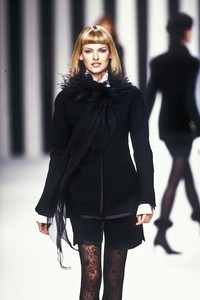 valentino-fw-1994-9.thumb.jpg.c721487e2ae766711f6eafbd46043fe9.jpg