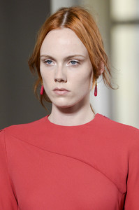 valentino-hc-clp-rf17-2299.thumb.jpg.3f8323d24730894bbd0a496fa593a459.jpg