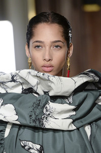 valentino-hc-clp-rs18-6941.thumb.jpg.ab497a21b119e94da75fcf441e12b114.jpg