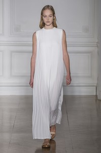 valentino-hc-rs17-1887.thumb.jpg.1508c11d3d9c4b8d17246ef43941ede6.jpg