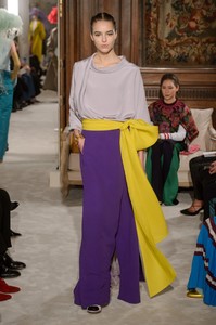 valentino-hc-rs18-1669.thumb.jpg.108f26ca1a47e55d971e14f3ad20b6e6.jpg