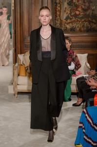 valentino-hc-rs18-1875.thumb.jpg.64ff65620f9bf290549f29fd3aab4e4d.jpg