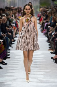 valentino-rs18-3163.thumb.jpg.817769ca9c965ca36c6dc7ae75bf827f.jpg