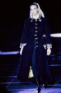 versace-fw-1992-2.thumb.jpg.c255aa787d121ee5aa6dc583a7781ace.jpg