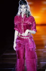 versace-fw-1992-4.thumb.jpg.bebc08c34a7f552eb1052c02cb45b5c0.jpg