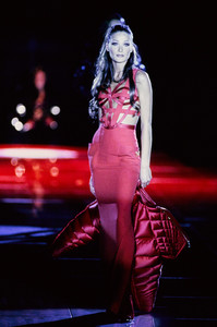 versace-fw-1992-8.thumb.jpg.4dda31b10689ab590cdc35cb1967f2f6.jpg