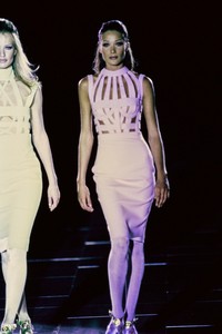 versace-fw-1992-9.thumb.jpg.2e26a4ceb19256ba18f12fce48b3495a.jpg