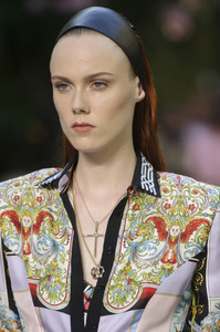 versace-m-clp-rs18-6002.thumb.jpg.f7712509bf4238c35b36a61b8070f39a.jpg