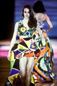 versace-ss-1991-17.thumb.jpg.222fef95d51785208a753af59e83d09f.jpg