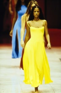 versace-ss-1993-2.thumb.jpg.1775fd18d2b5844918d4a76b250e5589.jpg