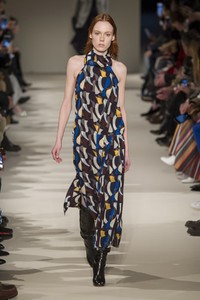 victoria-beckham-rf17-0244.thumb.jpg.606c523bf35dd883cc538fd4163eeb29.jpg