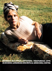 vogue_italia_mar_1995_10.thumb.jpg.bffd4df94aa06eddb3c4c860752c9a5c.jpg