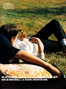 vogue_italia_mar_1995_11.thumb.jpg.6bbe04d2cadf1ffe488a3d152e8daa8c.jpg