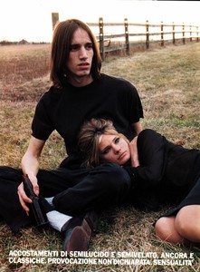 vogue_italia_mar_1995_16.thumb.jpg.1087f2eef1e8a0513244c33cb2dfaded.jpg