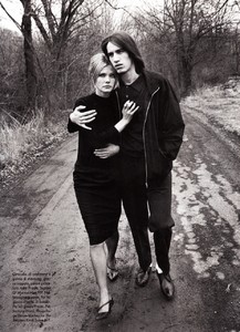 vogue_italia_mar_1995_19.thumb.jpg.8eb34cea993d289f43cfb367b546a3f2.jpg