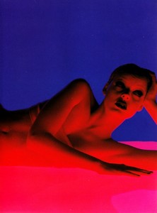 vogue_italia_mar_1995_47.thumb.jpg.e55972a1dd6cd284ab83fdf70c4f149e.jpg