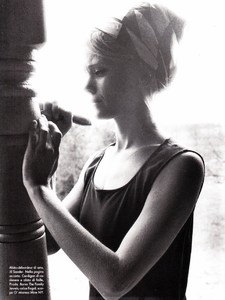 vogue_italia_mar_1995_8.thumb.jpg.93ab571c2cf04ca0cb3154c35cdbf495.jpg