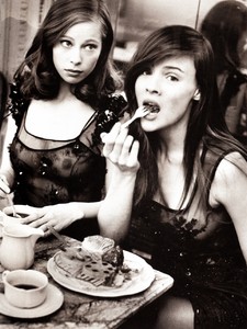 vogue_italia_supp_mar_1995_56.thumb.jpg.c15528eff7ff203a72c27611aada91ec.jpg