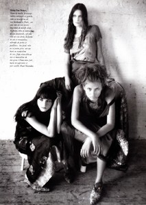 vogue_paris_feb_1994_6.thumb.jpg.944ee2688eab26335cca9469a0fd5e2a.jpg