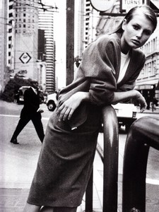 vogue_uk_oct_1998_15.thumb.jpg.f13cf3e6e0e35ea8e1b3bf5841d59ee4.jpg