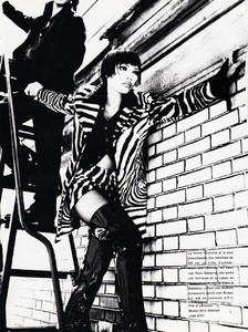 von_Unwerth_Glamour_France_August_1994_03.thumb.jpg.37b763cbde510524b37507f61ade6ade.jpg