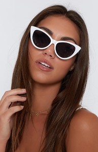 white-cat-eye-sunnies-53_4000x4000_crop_bottom.jpg