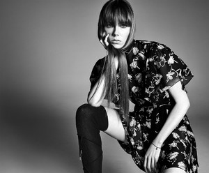 woman-05_st.thumb.jpg.82662d7c84400551dc5f8ee1f69f1db9.jpg