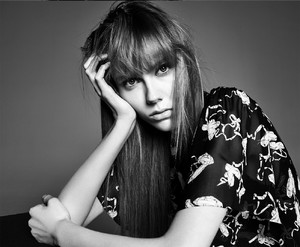 woman-09_st.thumb.jpg.cbd65310193498eca8c548d26e2e5a8d.jpg