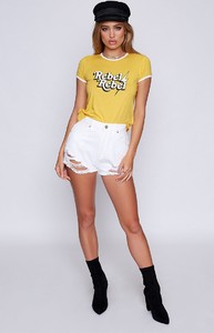 yellow-rebel-tee-118_4000x4000_crop_bottom.jpg