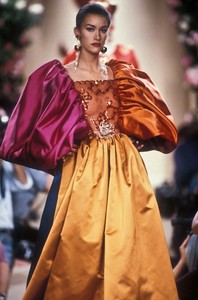 yves-saint-laurent-fw-1991-13.thumb.jpg.52dcf50c76a2a179f724793cddbdde4a.jpg