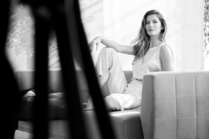 021418-gisele-intimissi-lead.jpg