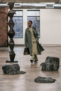 06-the-row-fall-ready-to-wear-2018.thumb.jpg.c76746523cd9de3eced604f04cce27d5.jpg