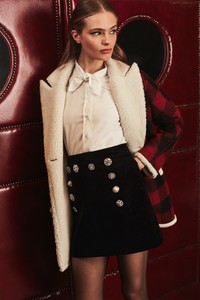 08-veronica-beard-fw-18.thumb.jpg.195772271a1314bcb3d655dd183d0e3e.jpg
