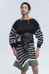 10-3.1-phillip-lim-resort-18.thumb.jpg.7d6d743be5266ee16e118643d2ebd26f.jpg