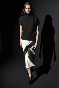 11-narcisco-rodriguez-fw-18.thumb.jpg.4470a1d71dda1dc6662b377f9329fcd7.jpg