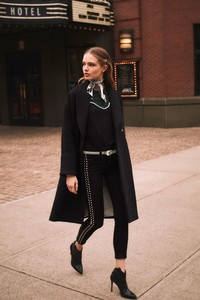 11-veronica-beard-fw-18.thumb.jpg.5b0889484cf4707320eed6b506b9124f.jpg
